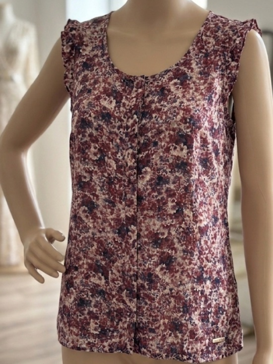 Camaieu Tops - Floral-Print Sleeveless Camisole in Burgundy